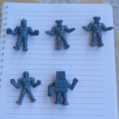 Vintage alien figures like new, sold individually