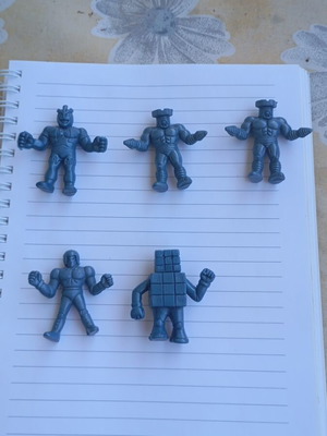 Vintage alien figures like new, sold individually