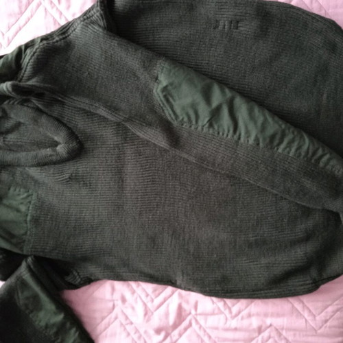 Military wool sweater like new with epaulets