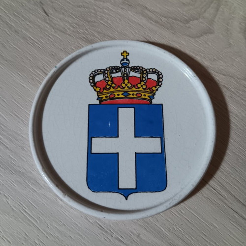 Ceramic coaster with royal emblem like new, diameter 8.5 cm