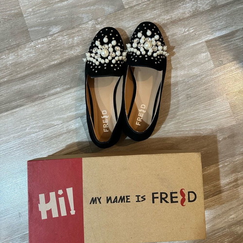 Keep Fred black ballet flats with pearls, castor texture, like new