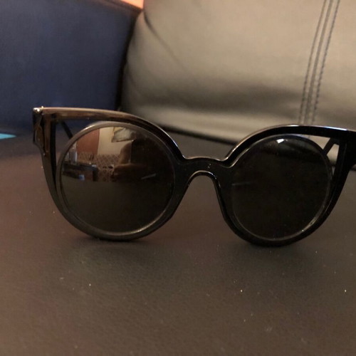 Sunglasses like new black with white arms from Mati Mati