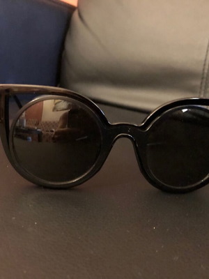Sunglasses like new black with white arms from Mati Mati