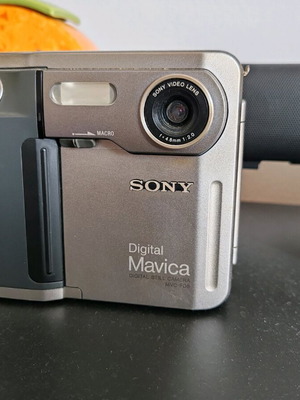 Sony Digital Mavica μεταχειρισμένη, πρώτη ψηφιακή φωτογραφική μηχανή