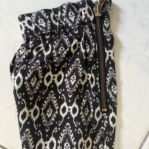 Zara patterned pants with pockets and ankle zippers, black and white