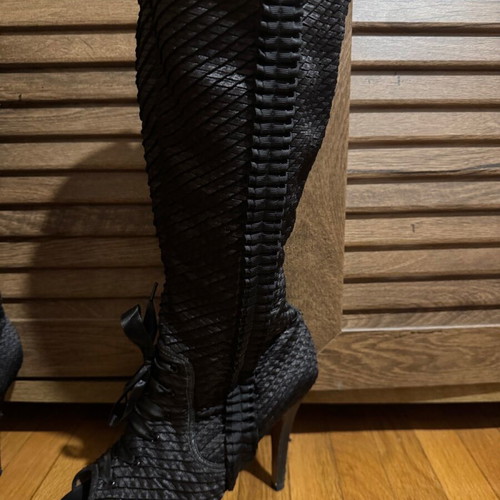 Satin boots with snake texture and appearance, used, size 38
