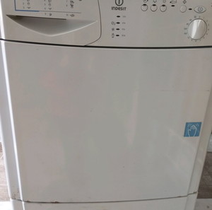 Στεγνωτηριο indesit
