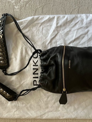 PINKO Bag πουγκί δερμάτινο με φερμουάρ black