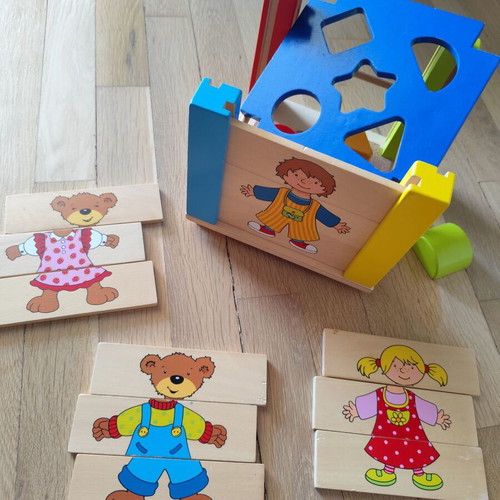 Goki Wooden Shape Sorting Cube like new, 19 pieces