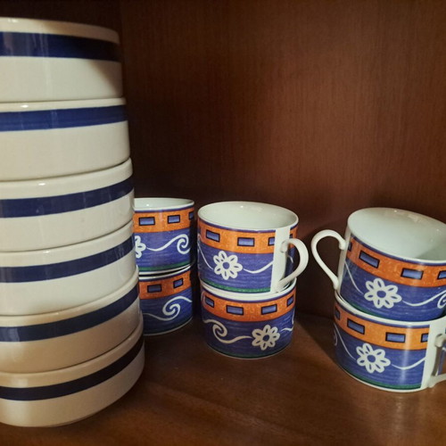 Porcelain coffee cups new with saucers and bowls
