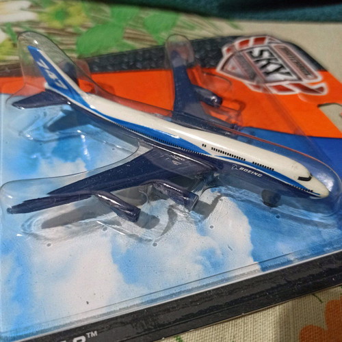 Matchbox Boeing 747-8 Skybusters jumbo jet new sealed