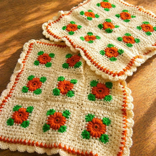 Decorative handmade crochet knit items new, 2 pieces, vintage motif 45x45cm