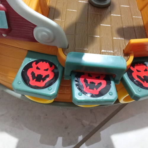 Super Mario Deluxe Bowser's Airship Playset like new