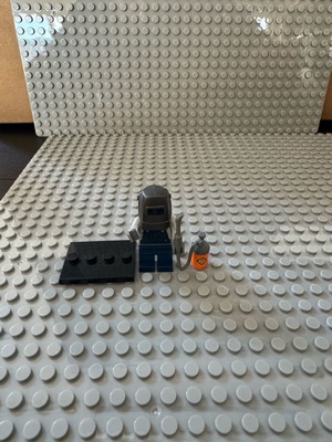 Lego Series 11 Welder col11-10 like new, complete set with stand and accessories