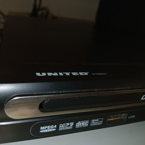 United DVD8097 multimedia player like new with CD, DVD, USB