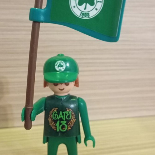 Playmobil fan figure of PAO with team flag like new