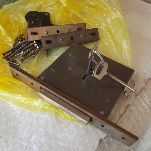 Door lock used for apartment entrance