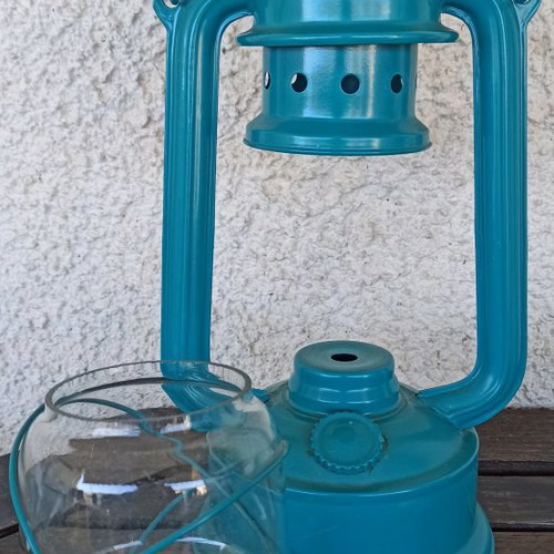 Storm lantern used for tealight with wind protection