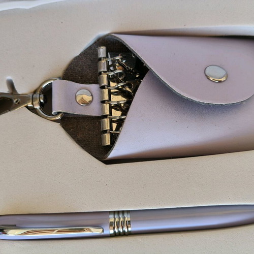 Gift set pen and key holder new in lilac color