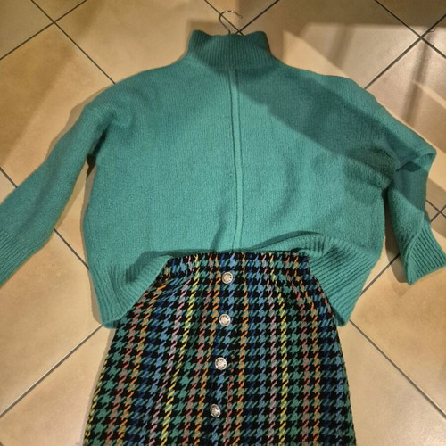 Winter set skirt and pullover like new, multicolored, small size