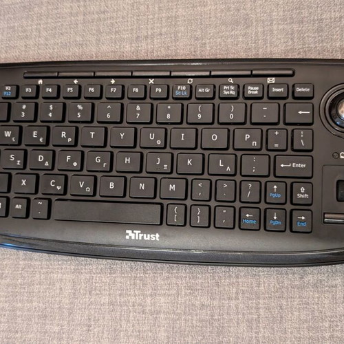Ασύρματο πληκτρολόγιο Trust Entertainment με trackball σαν καινούργιο