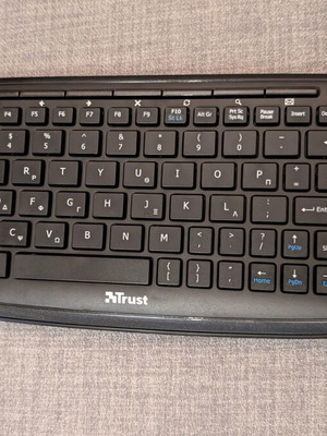 Ασύρματο πληκτρολόγιο Trust Entertainment με trackball σαν καινούργιο