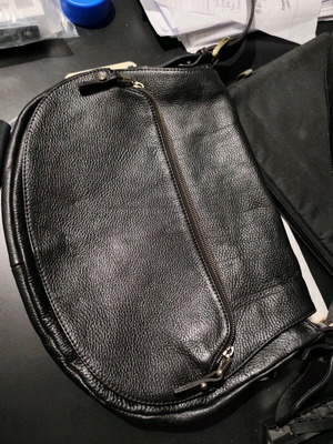 Massimo Dutti δερμάτινη χιαστί τσάντα σαν καινούργιο, μαύρη