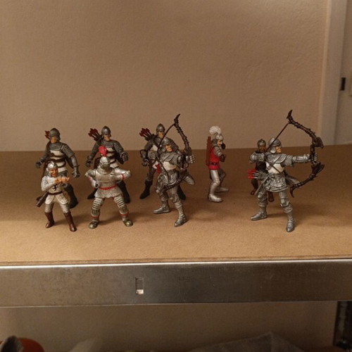 Set of 9 knights used, with missing parts