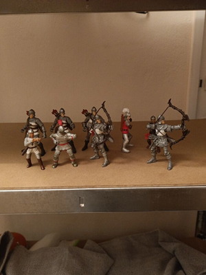 Set of 9 knights used, with missing parts
