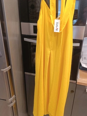 Dress one size with belt and pockets, new, fits up to 2XL