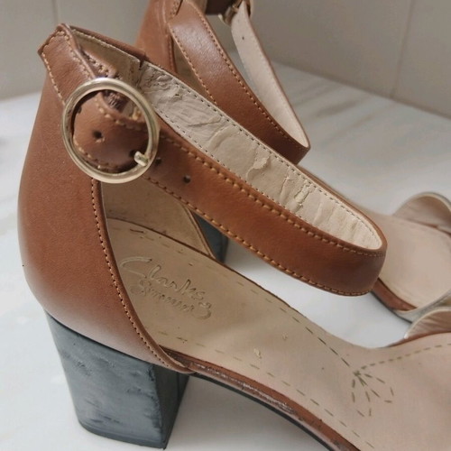 Clarks women's sandals used with square heel brown and gold