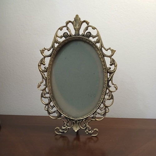 Vintage bronze frame like new with lace design