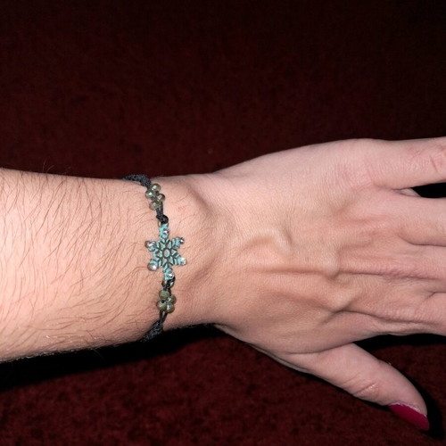 Christmas bracelet like new, white and silver with snowflake