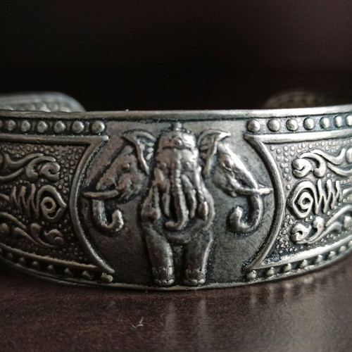 Ethnic unisex bracelet silver color new from Thailand