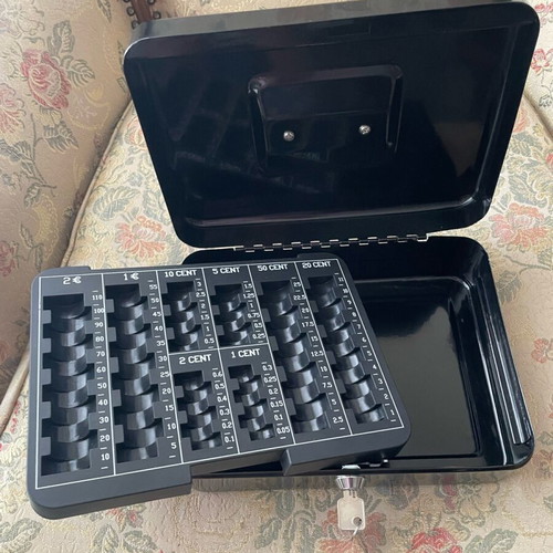 Metal coin box new, in excellent condition