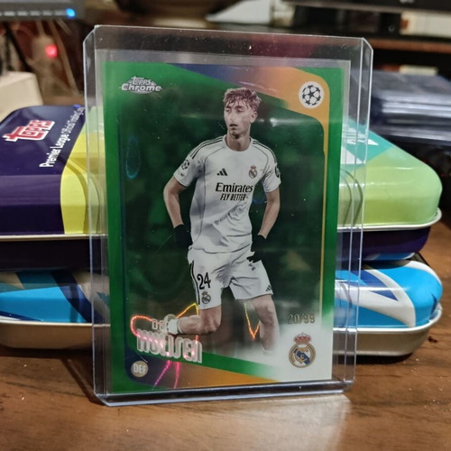 Dean Huijsen Topps Chrome 2026 Green Refractor card like new, Real Madrid