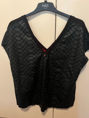 Μπλούζα αμάνικη μαύρη με δερμάτινη όψη, σαν καινούργια, μέγεθος L