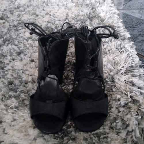 Leather sandals with laces Salvador Ribes like new, size 36, black