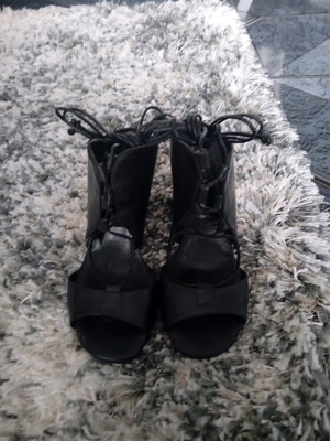 Leather sandals with laces Salvador Ribes like new, size 36, black