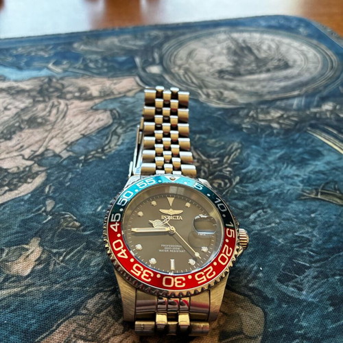 Invicta quartz watch like new, men's gray
