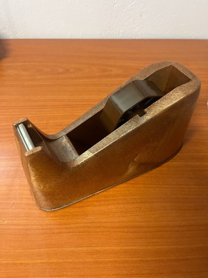 Tape dispenser
