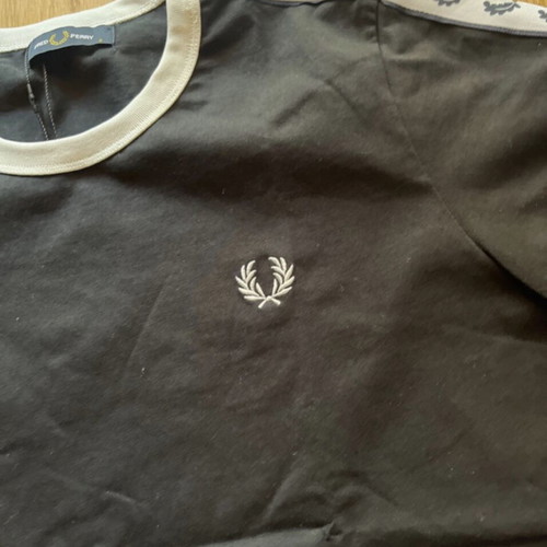 Fred Perry t-shirt like new, sizes S-M-L, black and white
