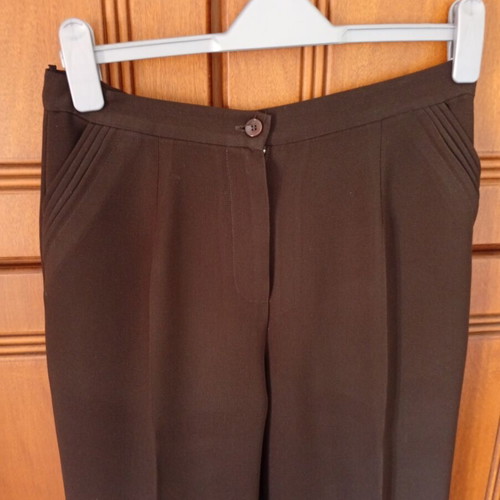 Women's pants size M like new, dark brown classic cut