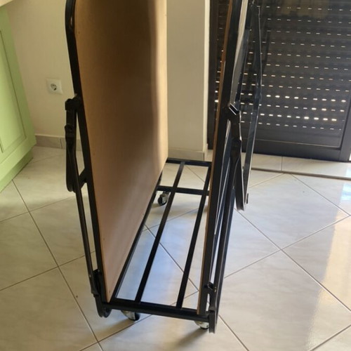 Portable guest bed like new with wheels 90x202 cm