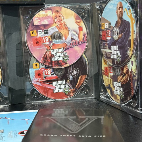 Grand Theft Auto V PC Big Box with 7 discs and art