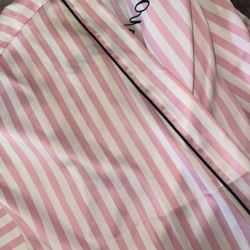 Victoria's Secret London robe like new, pink