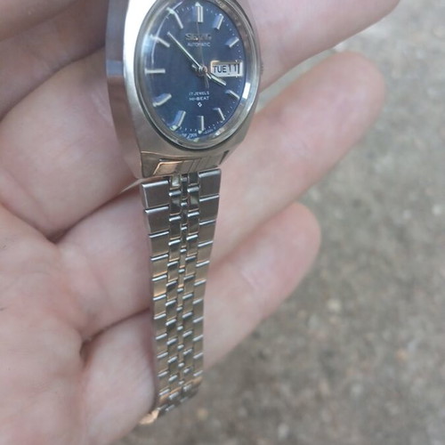 Seiko Hi-Beat 17 Jewels watch used, blue and silver