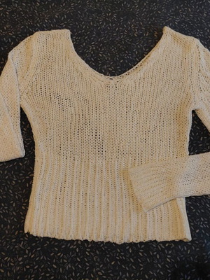 Knitted top white size M like new with V neckline