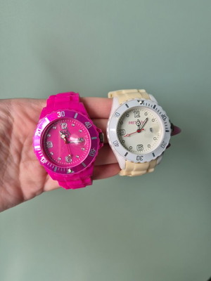 Set of 2 rubber watches like new, pink and beige