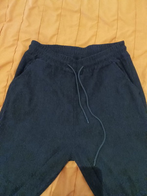 Velvet women's pants used, size L, black with pockets and elastic cuffs